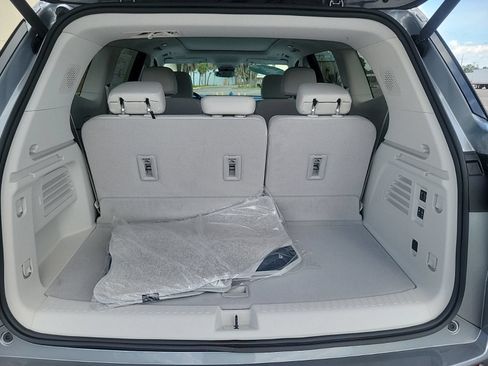 New 2026 Buick Enclave Avenir w/ Super Cruise Package FWD image 7