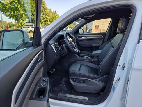 Used 2022 Volkswagen Atlas Cross Sport SEL R-Line image 15