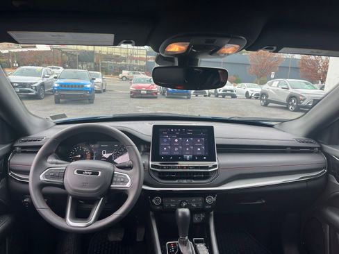 Used 2025 Jeep Compass Trailhawk image 32