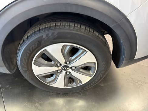 Used 2021 Kia Niro LX FWD image 9