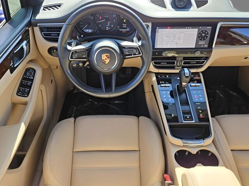Used 2022 Porsche Macan image 16