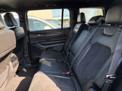 Used 2024 Jeep Grand Cherokee L Laredo image 21