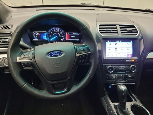 Used 2017 Ford Explorer XLT w/ Equipment Group 202A AWD/4WD image 22