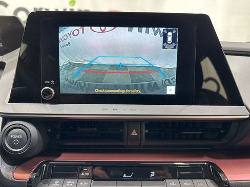 Used 2025 Toyota Prius Plug-In Hybrid image 31