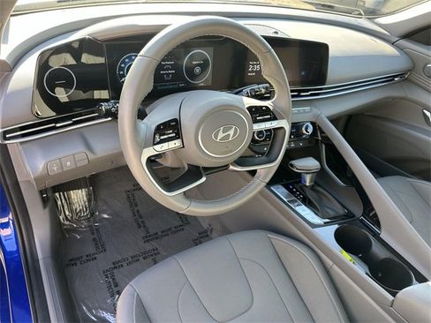 Used 2025 Hyundai Elantra SEL image 9