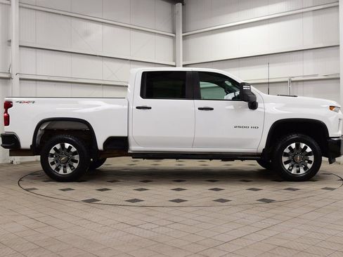 Used 2023 Chevrolet Silverado 2500 Custom w/ Custom Value Package image 9