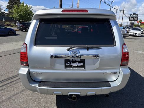 Used 2007 Toyota 4Runner SR5 AWD/4WD image 4
