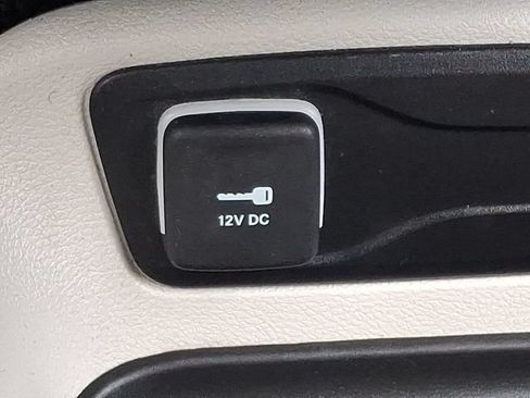 Used 2024 Chrysler Pacifica Touring-L FWD image 26