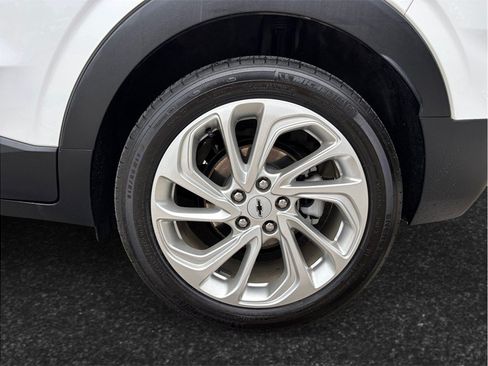 Used 2023 Chevrolet Bolt EUV LT FWD image 14