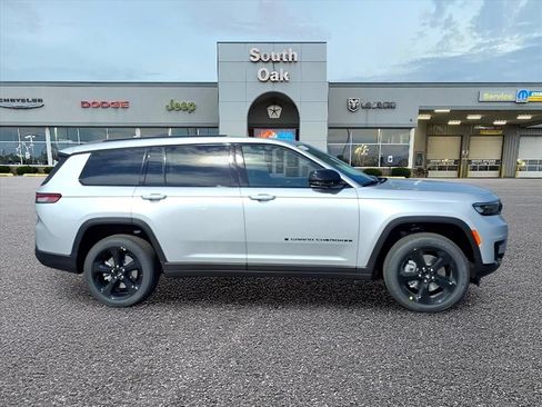 New 2025 Jeep Grand Cherokee L Altitude AWD/4WD image 2