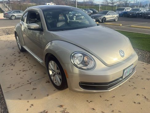 Used 2013 Volkswagen Beetle TDI image 3