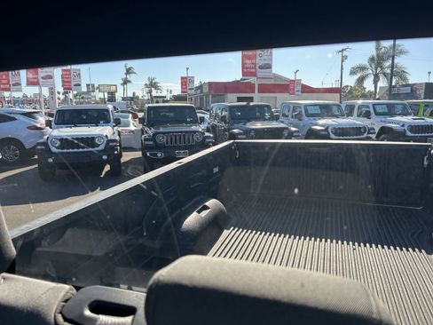 Used 2024 RAM 3500 Big Horn image 34