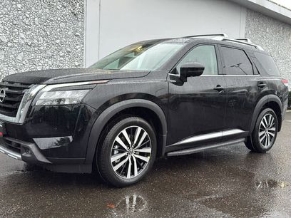 New 2025 Nissan Pathfinder Platinum w/ Cargo Package