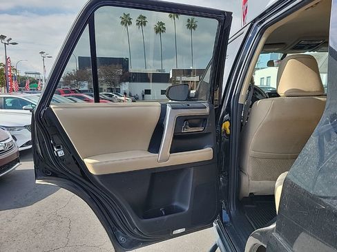 Used 2016 Toyota 4Runner SR5 image 16