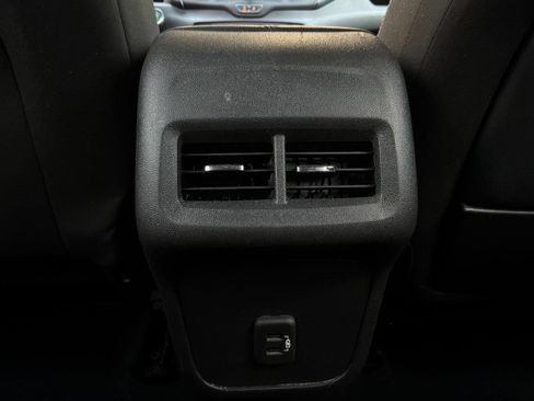 Used 2024 GMC Terrain SLE FWD image 12
