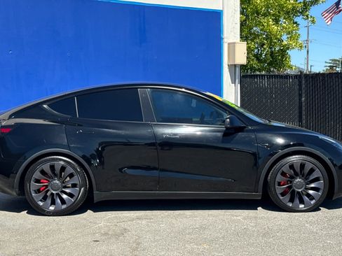 Used 2022 Tesla Model Y Performance AWD/4WD image 2