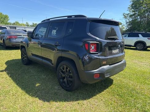 Used 2016 Jeep Renegade Latitude AWD/4WD image 10