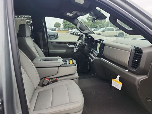 New 2026 GMC Sierra 1500 SLE image 8