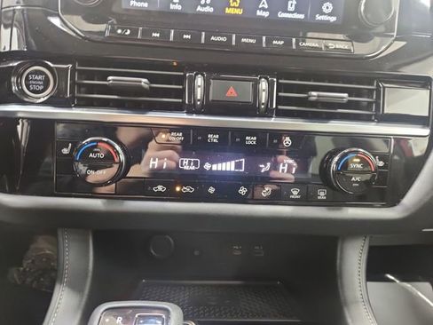 Used 2023 Nissan Pathfinder SL image 17