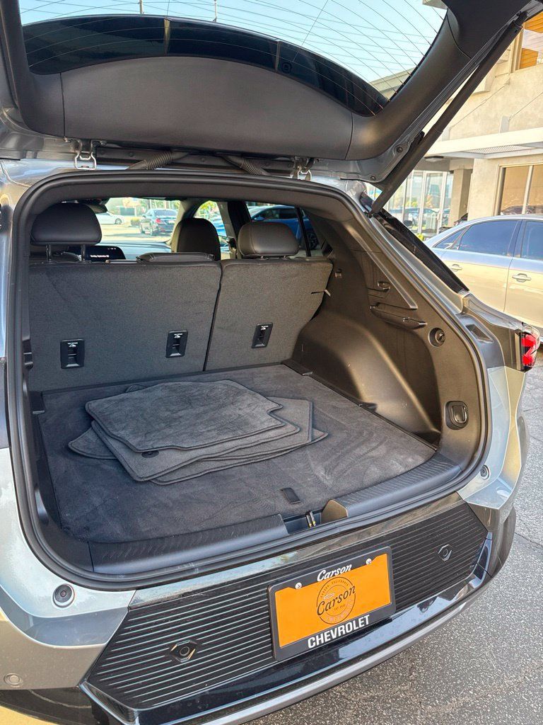 Used 2024 Chevrolet Equinox EV LT w/ LPO, Blackout Package FWD image 26