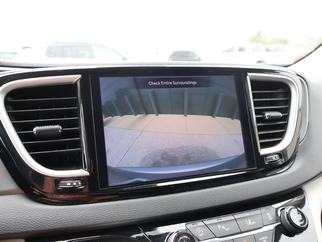 Used 2024 Chrysler Pacifica Touring-L FWD image 33