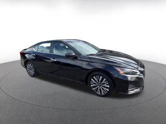 Used 2025 Nissan Altima 2.5 SV FWD video 2