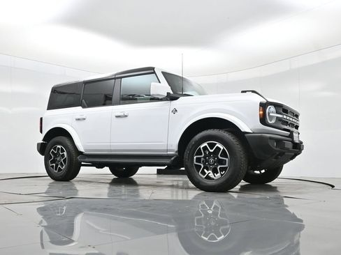 Used 2025 Ford Bronco Outer Banks image 47