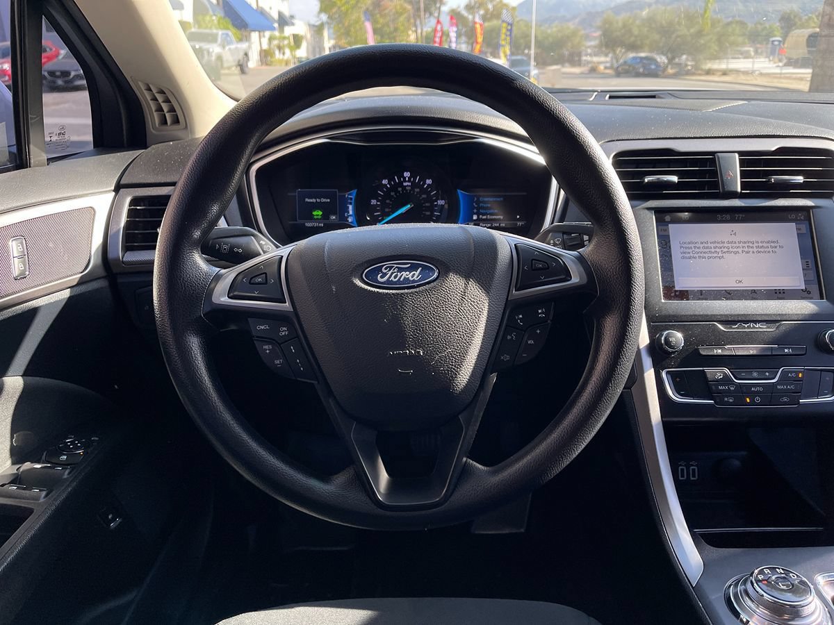 Used 2019 Ford Fusion SE FWD image 14