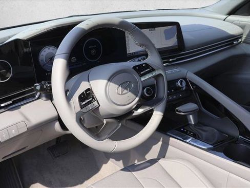 New 2025 Hyundai Elantra SEL image 10
