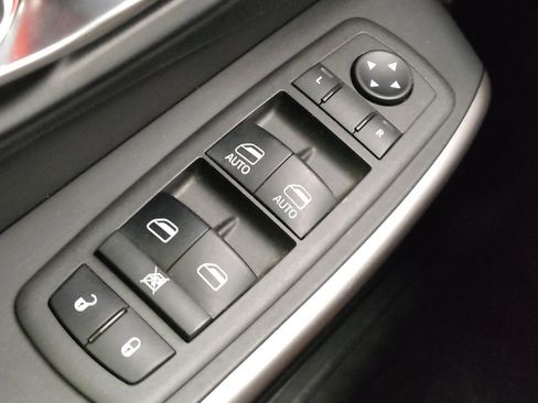 Used 2021 Jeep Cherokee Latitude Lux w/ Comfort/Convenience Group AWD/4WD image 27