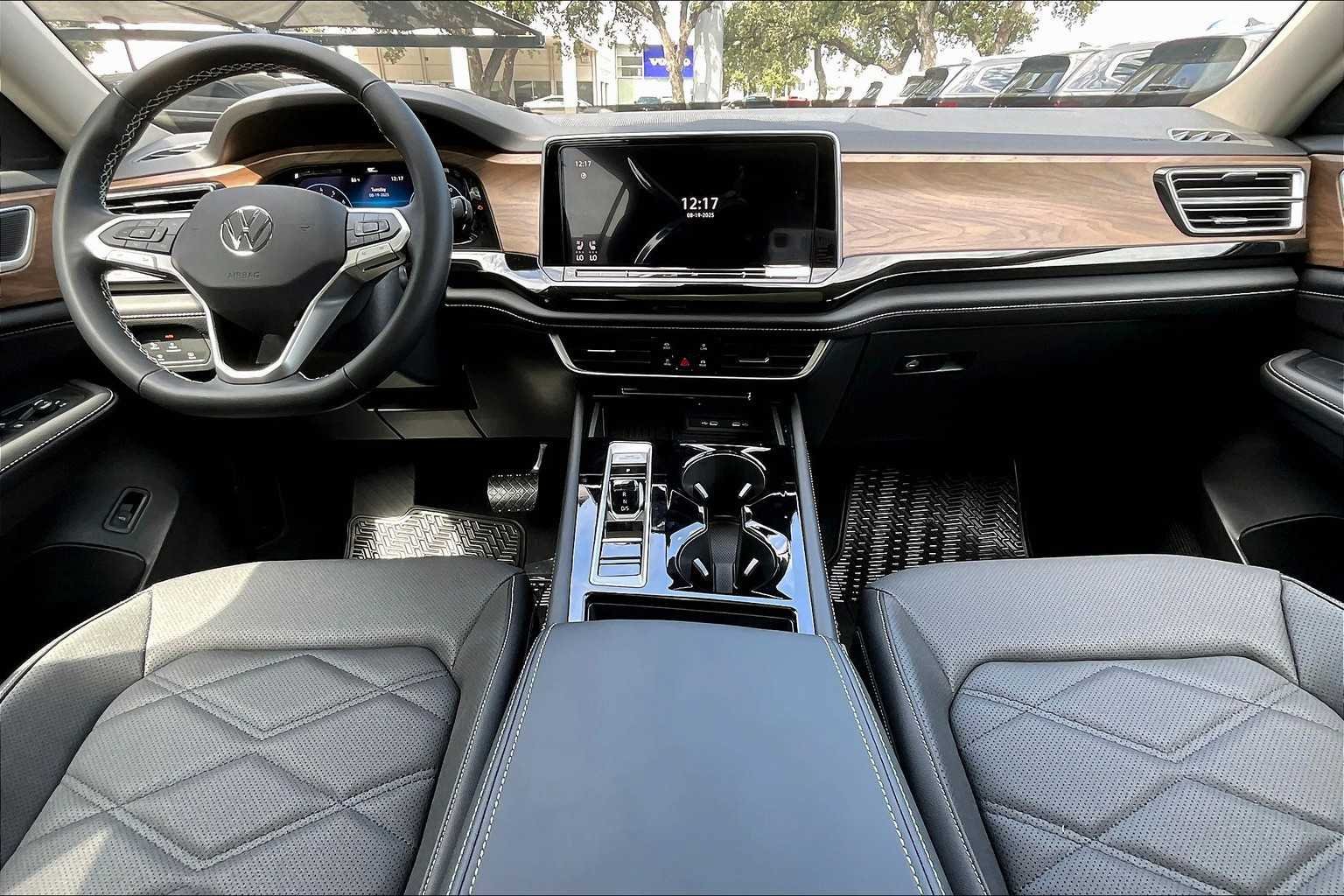 New 2026 Volkswagen Atlas SE FWD image 5
