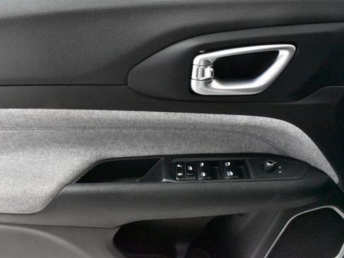 Used 2024 Jeep Compass Latitude image 19