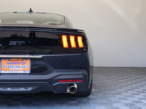 Used 2025 Ford Mustang GT RWD image 12