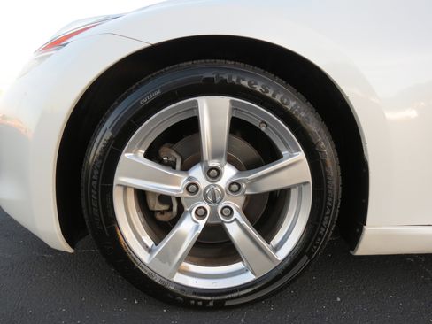 Used 2010 Nissan 370Z Coupe image 29