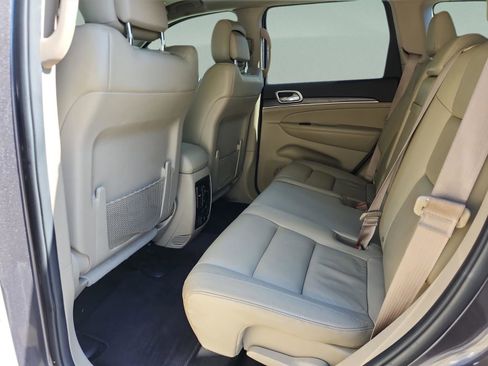 Used 2018 Jeep Grand Cherokee Limited image 16