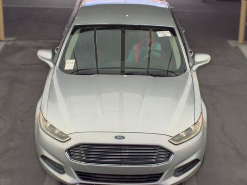 Used 2013 Ford Fusion SE FWD image 2