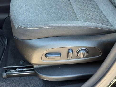 Used 2024 Chevrolet Equinox LT image 19