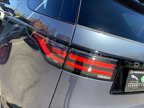 Used 2024 Land Rover Discovery Dynamic SE image 14