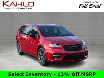New 2026 Chrysler Pacifica Select