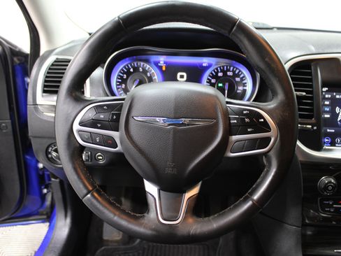 Used 2018 Chrysler 300 Touring w/ Sport Appearance Package image 9