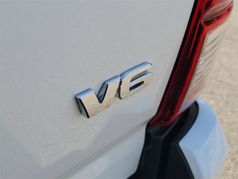 Used 2023 Toyota Tacoma SR5 w/ Technology Package image 7