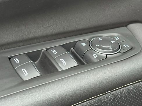 Used 2025 Chevrolet Suburban Premier image 19