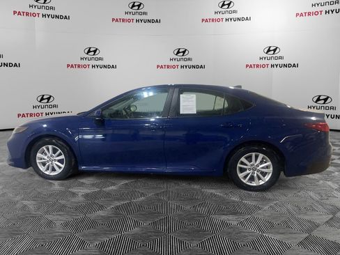Used 2025 Toyota Camry LE image 7