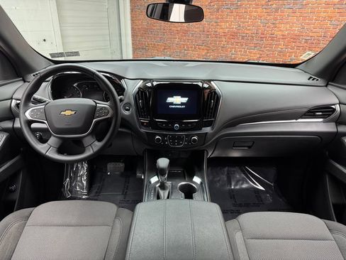 Used 2023 Chevrolet Traverse LT image 12