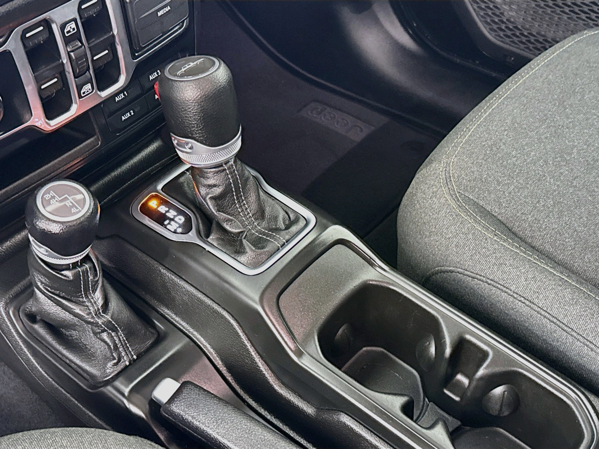 Used 2025 Jeep Gladiator Sport AWD/4WD image 19