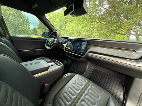 Used 2025 Rivian R1S Adventure AWD/4WD image 24