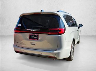 New 2026 Chrysler Pacifica Pinnacle FWD video 2