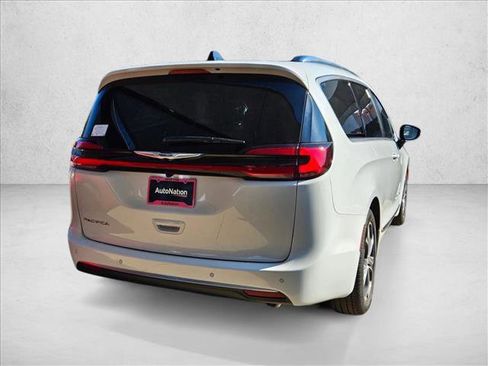 New 2026 Chrysler Pacifica Pinnacle FWD image 2
