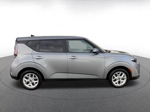 Used 2025 Kia Soul LX w/ LX Technology Package image 16