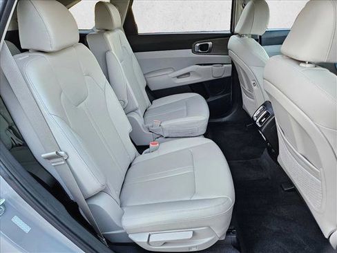 Used 2023 Kia Sorento EX w/ Panoramic Sunroof Package image 24